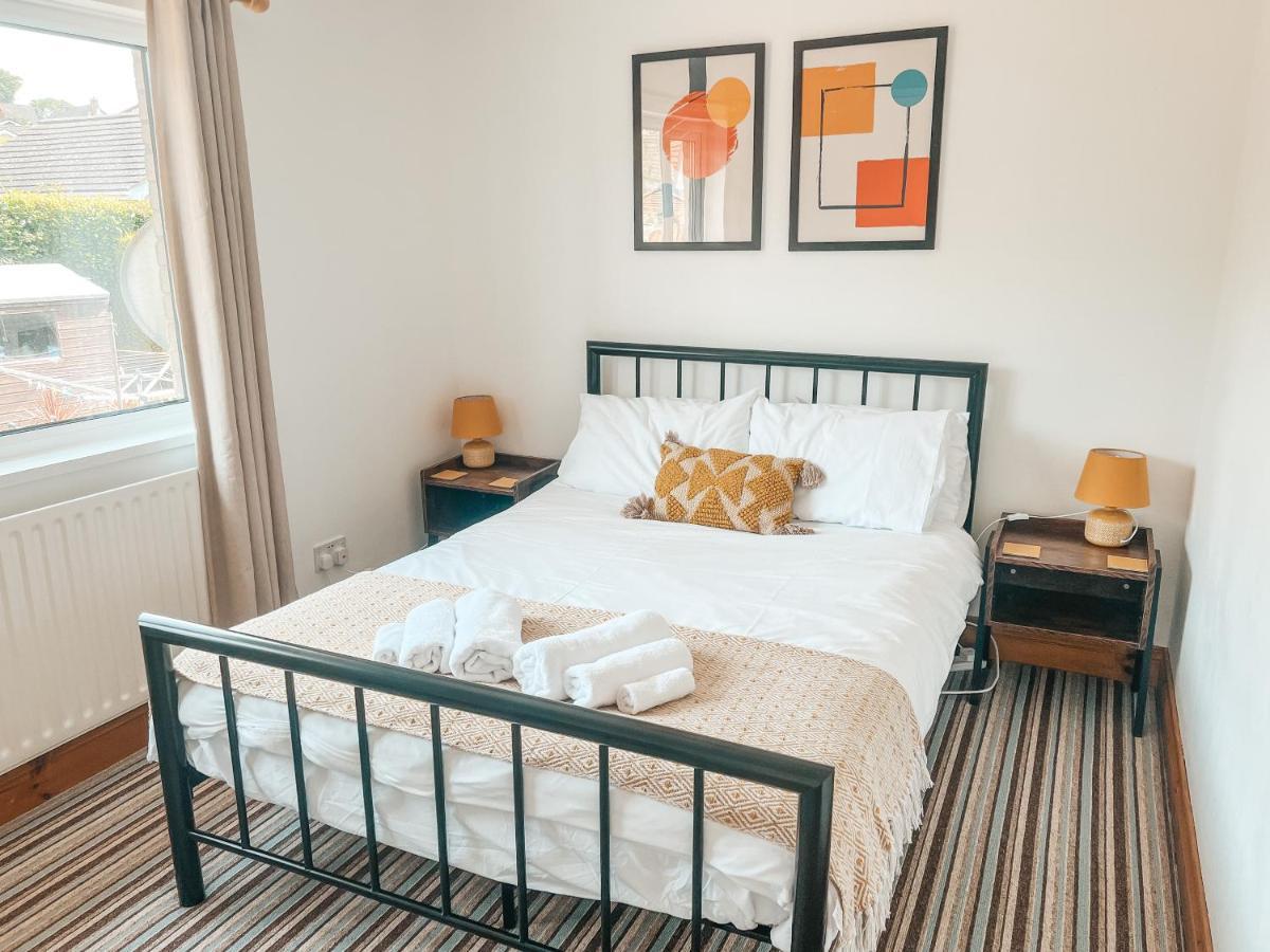 Staybynumbers - Spacious Three Bed House Royal Хиллсборо Экстерьер фото