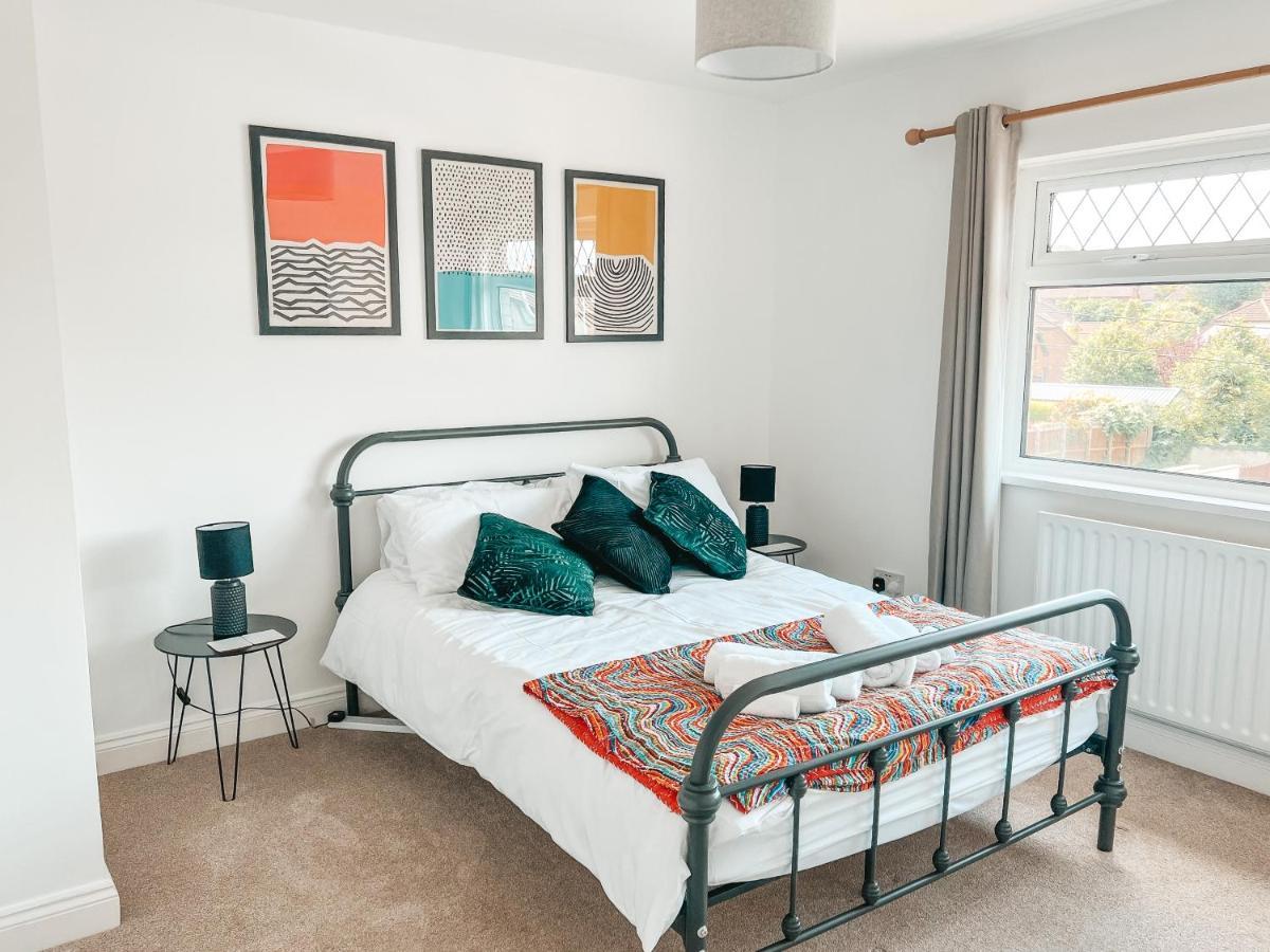 Staybynumbers - Spacious Three Bed House Royal Хиллсборо Экстерьер фото