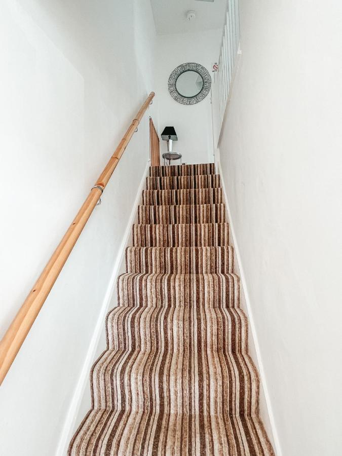 Staybynumbers - Spacious Three Bed House Royal Хиллсборо Экстерьер фото