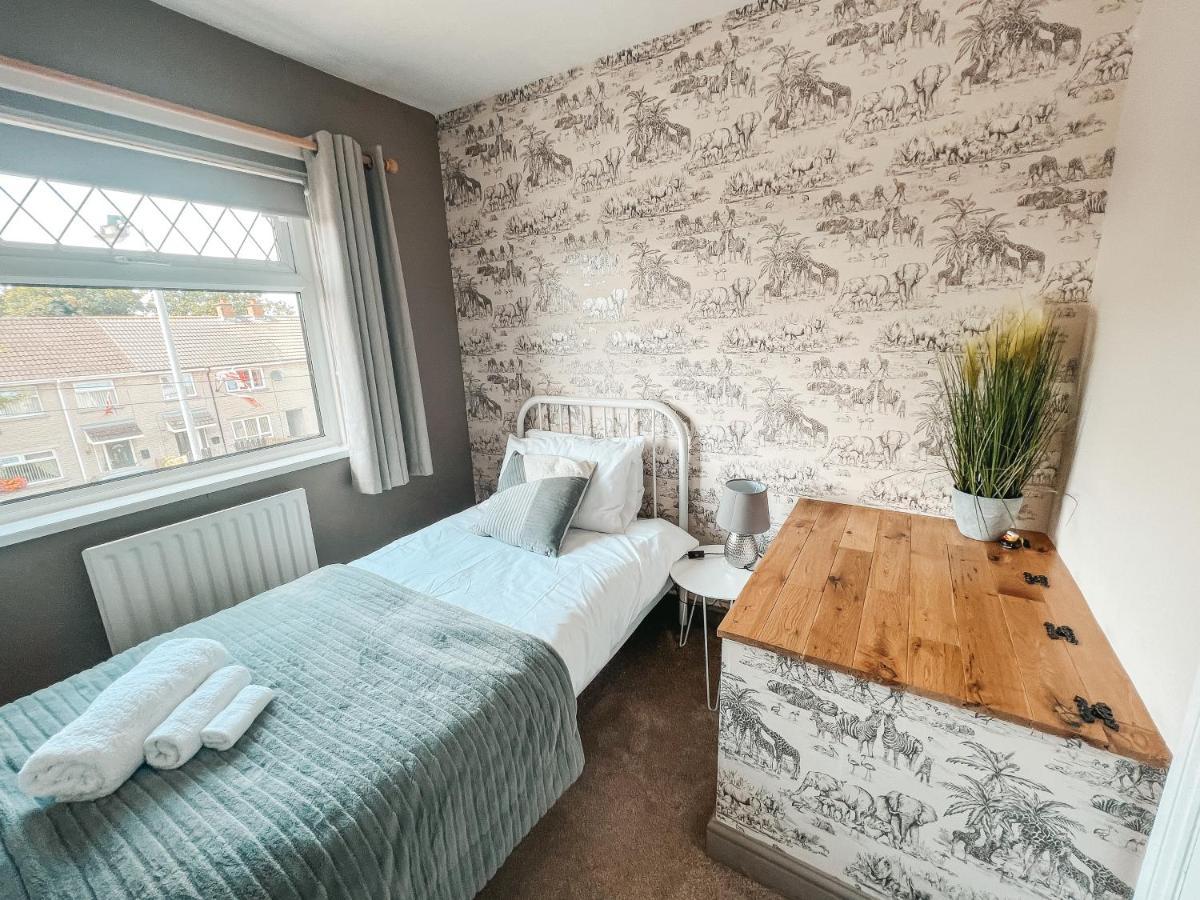 Staybynumbers - Spacious Three Bed House Royal Хиллсборо Экстерьер фото